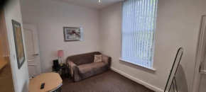 No 7 - 1 BED NEAR SEFTON PARK AND LARK LANE